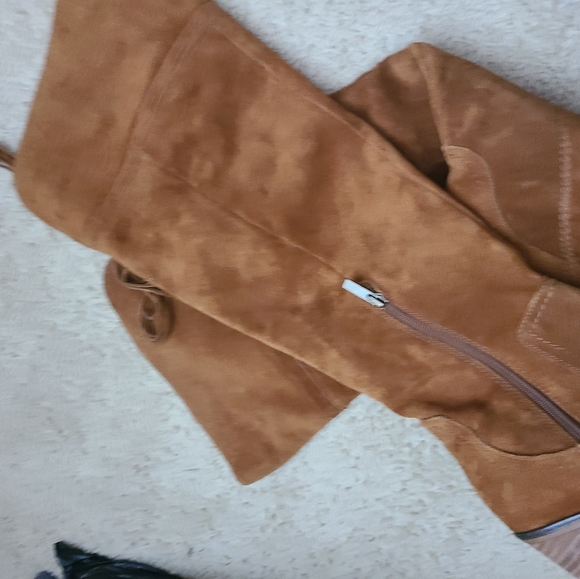 Gorgeous leather knee high boots - Picture 11 of 11